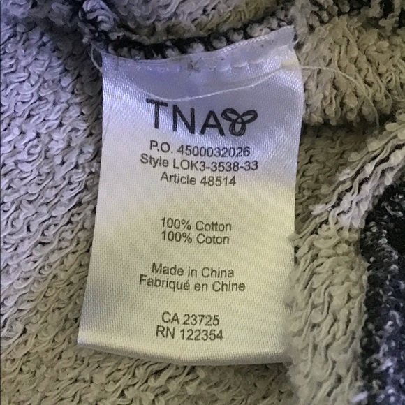 ⛄️ TNA hooded soft, cozy loose cowl-neck sweatshirt - Picture 10 of 10